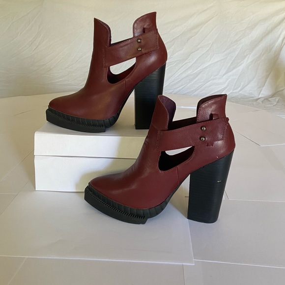 L&K Maroon Boots Heels size: 6.5 woman’s (used) - Picture 2 of 3